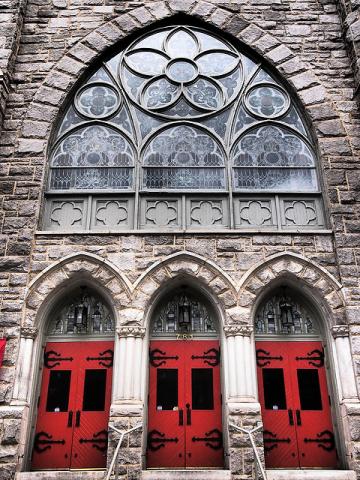 Red Doors Three by Sarah Loat (CC BY-SA 2.0)