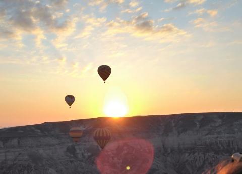 Easter Sunrise 2017 with Baloons from Cappadocia by J.M. Diener (CC-BY-NC-SA 4.0)