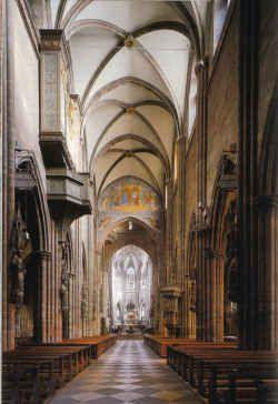 The inside of Freiburg cathedral | Public Domain