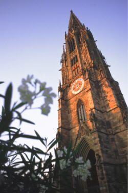 The tower of Freiburg Cathedral | Public Domain